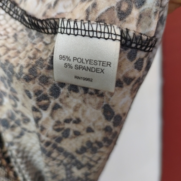 VanHeusen Snakeskin Print Women's Top Short Sleeves Collared Buttons Sz Large - Picture 4 of 12